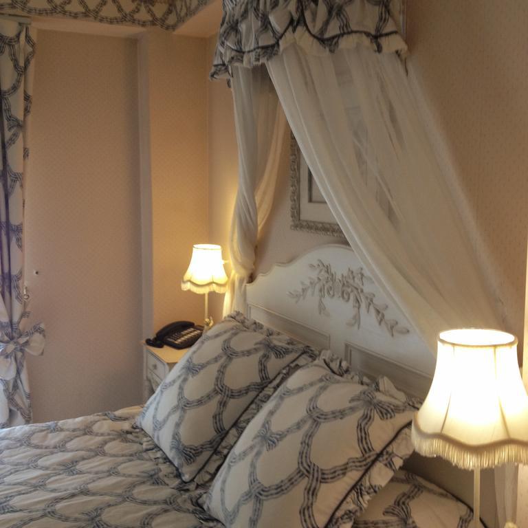 Hostellerie Du Prieure Saint-Prix  Exterior photo